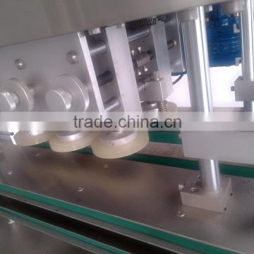 Automatic capping and clamping machine with four speed-adjustable motors