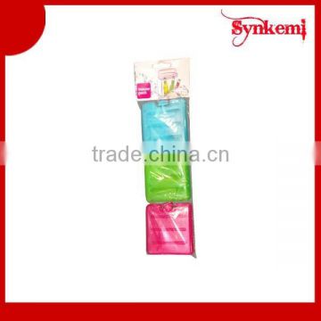 Portable plastic freezer pack set