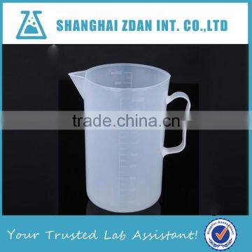 Factory Price PP Plastic Beaker with Handle,Plastic Measuring Cups with Handle