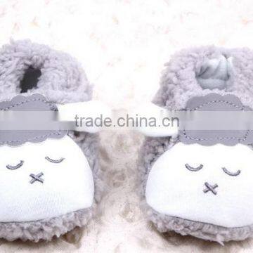 2015 Autumn and Winter Baby Shoes the New Style of Coral Velvet Lamb Does Not Fall Shoes Baby Toddler Shoes