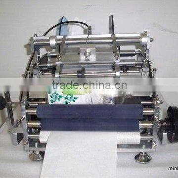 Mini round bottles labeling machine