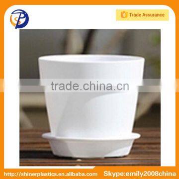 White Plastic Flower Pots