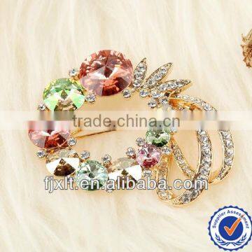 Celebrities Favorite Flower Shaped 18K Gold Plated Alloy Crystal Brooch for Girls