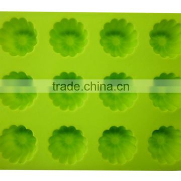 FDA&LFGB Food Grade Silicone 12 Cup Flower Shape Chocolate Mould