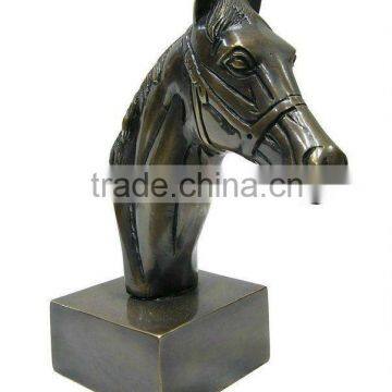 Horse statue in metal