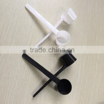 5G Black and White plastic measuring spoon for coffee and milk powder