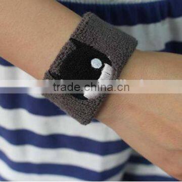 Men and Women With Wristbands Wholesale photo-4