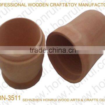 Round wooden holder