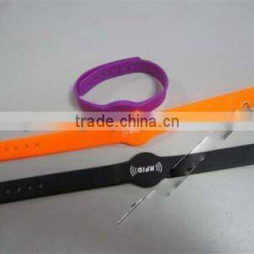 RFID silicon wristband
