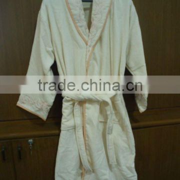 Hot Selling Embroidery White Velour Cheap Bathrobe