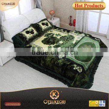 Korean fleece blankets and luxury bedding sets with soft fluffy yarn knited.