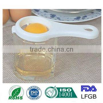 High quanlity egg plastic divider/plastic spoon shape egg tool/egg separator manufacturer