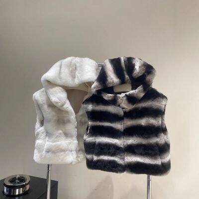 Sombrero grande de Totoro, chaleco de piel de conejo Rex, abrigo femenino de alta gama y moda nuevo de invierno 2024, estilo corto y delicado