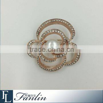 New fashion accessory rhinestone flower shaped pearl brooch