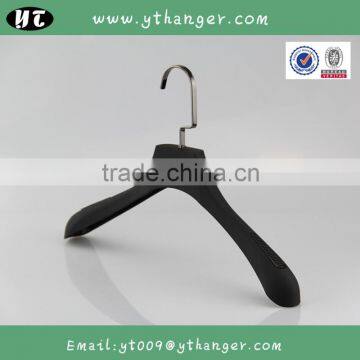 HA6935 black plastic non slip hanger adults coat hanger