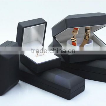 High quality Black rubber paint Bracelet box LED lights diamond jewelry boxes