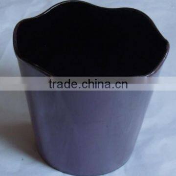 Plastic flower pot