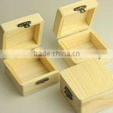 Natural small wooden box