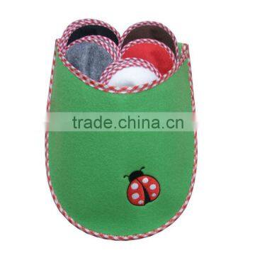 embroidered indoor felt slipper set