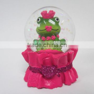 45mm snow global water ball with lotous base and green frog Inside