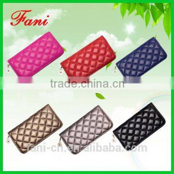 2015 very popular embroidery PU wallet with high quality for woman