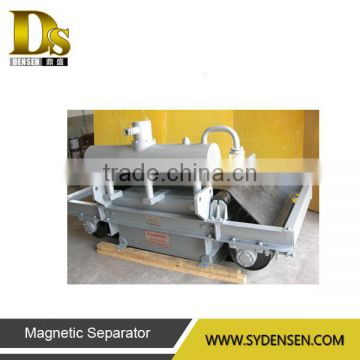 Oil cooling belt cross conveyor electromagnetic separator