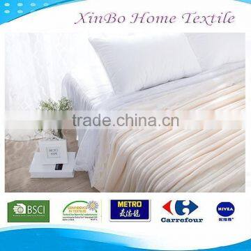 100% Polyester Hot Sale Warm Cozy Micro Soft Fabric Home Textile China Factory Solid Coral Fleece Glossy Household Blankets