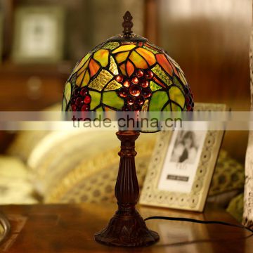 Wholesale Factory offer Art Tiffany Table lamps Art Tiffany desk lamp Grape Stained Glass Table Desk Lamp