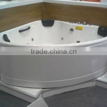 Ванна с вихревым массажем Whirlpool HD151