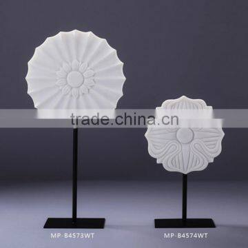 Roman special design metal and polyresin white small sculptures