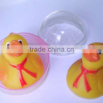 Squirter Duck/PVC bath duck in capsule