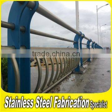 Outdoor Floor Mounting Stainless Steel Highway Aluminum Guardrail