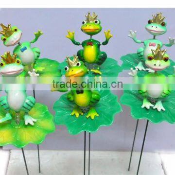 4 Inch Crown Frog on Lotus Garden Decoration Plastic, Garden Sticks