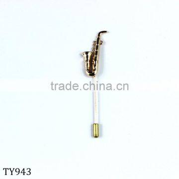 china whole sale gold brooch and metal instrument brooch for suit