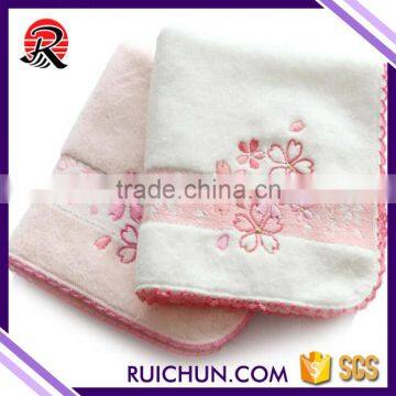 2016 hot sale super soft embroidery design fancy hand towels