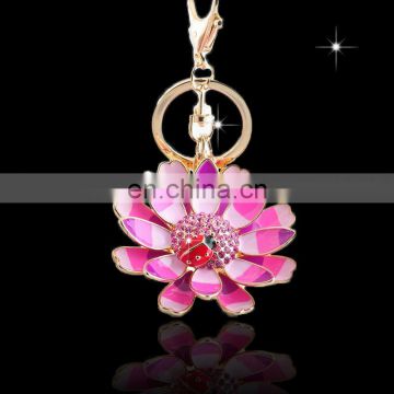 Promotional Flower shape Plush Crystal Golden plated custom Metal Rhinestone Key chain for handbag MCA-0006