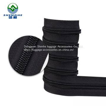 Hot Sale Zipper 8# Nylon Zippers Coil Zips in Rolls for Luggages