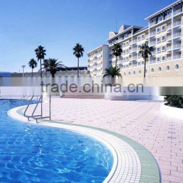 Overflow grating in swimming pool with receiving