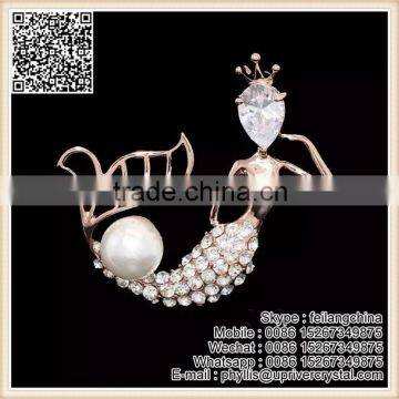 New Arrival Fine White Diamond Brooch Small Flower Crystal Brooch photo-3
