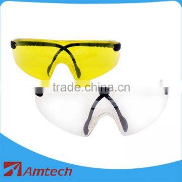 Protective anti-fog safety glasses