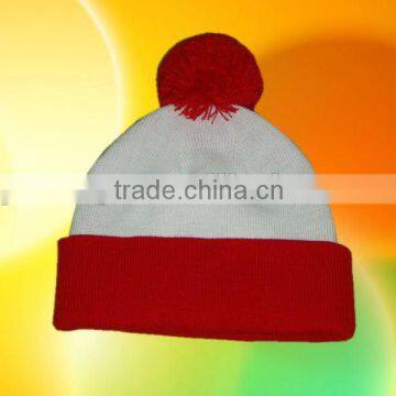 Knitted beanie hat with top ball