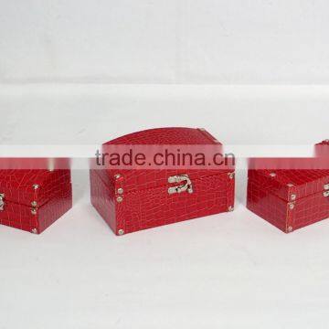 Simple curved rectangular box red crocodile