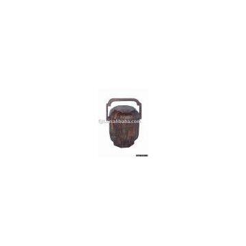 JT8B029-018 Wooden cask with handle with antique-shaped