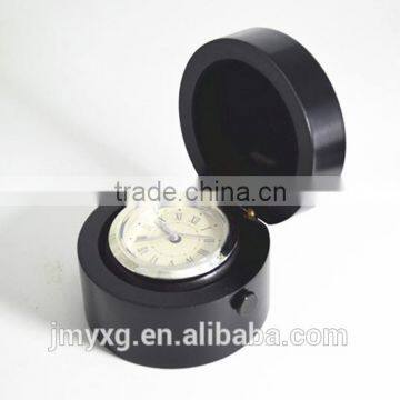 Popular hot selling round rubber wood desktop clock for promotion gift