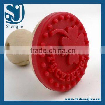 Trade Assurance Hot sale OEM TPR cookie stamp with wooden handle