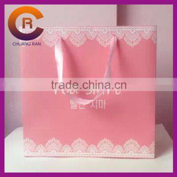 Pink and white printing with ribbons custom t shirt paper bags