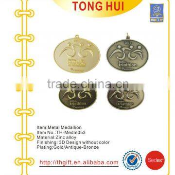 The triathlon metal souvenir medal