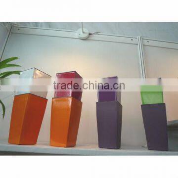 Self-watering flower pot