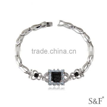 1462314 Female jewellery tools gem stone bracelet