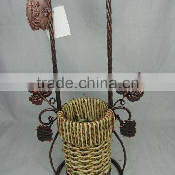Metal wine display (J150)